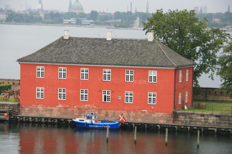 IMG_0027.jpg - Den flote røde bygning er idag en meget fin restaurant. -- The beutiful red building is today a very fine restaurant.