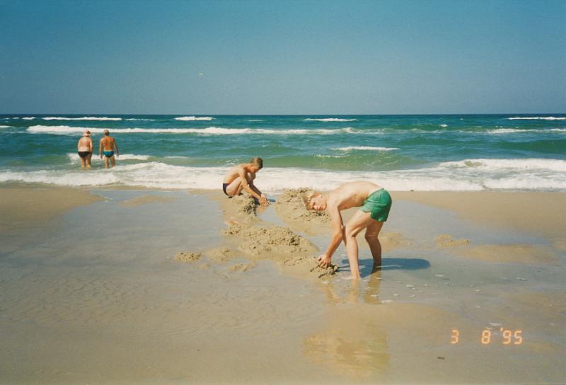 gIMG_0013.jpg - Robert ved stranden. -- Robert at the beach.