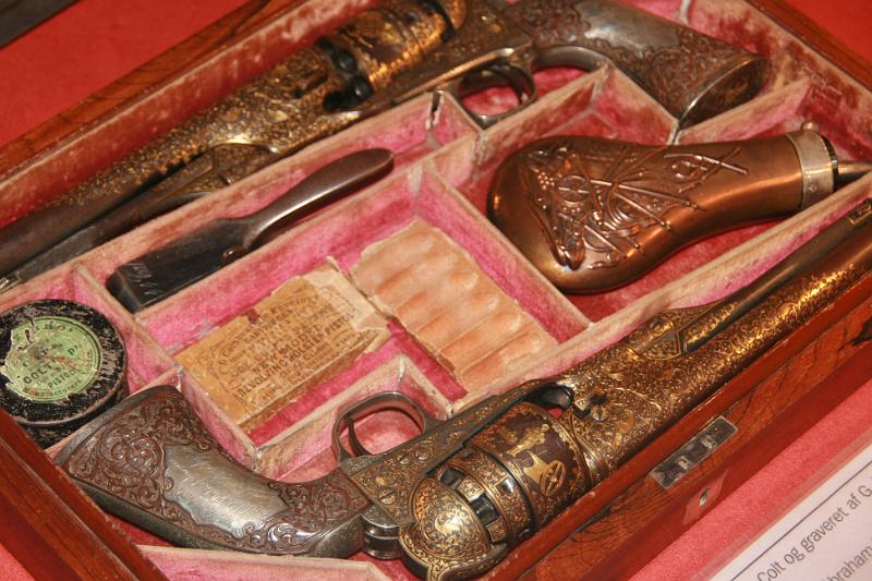 IMG_0416.jpg - duel pistoler. -- duel handguns
