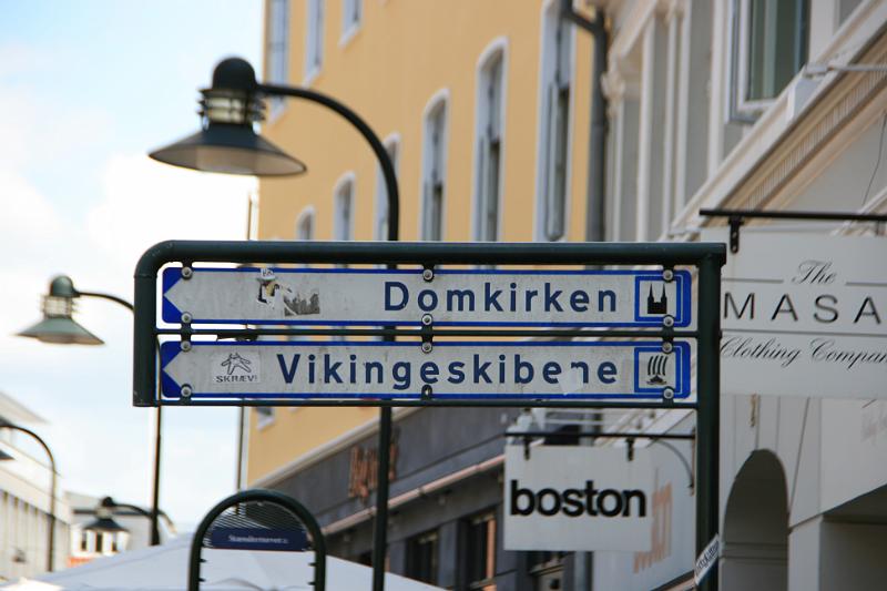 IMG_0003.jpg - På tur for at købe nye sko og så kunne vi ligeså godt kikke lidt på kirken i Roskilde. -- Was out and shop new shoes and then we did choose to look at the church in Roskilde.