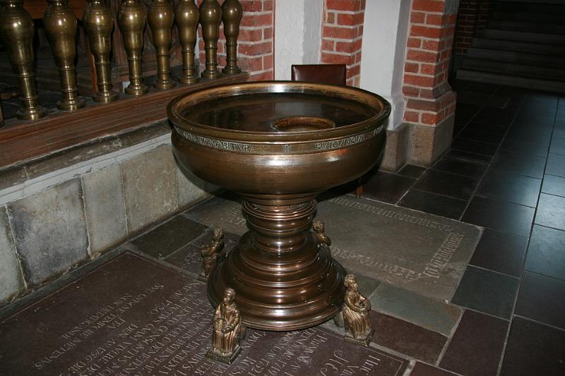 IMG_0089.jpg - Døbefont. -- Baptismal font.